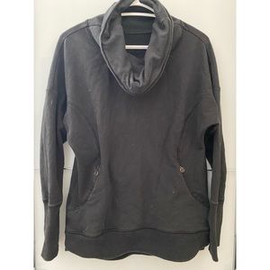 black lululemon pull over